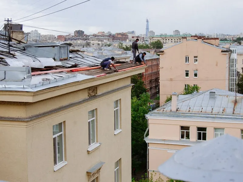 Best Roofers Near Me professional team